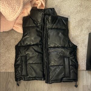 Hollister Women's Black Puffer Vest